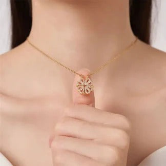 COLLAR TRÉBOL DE CORAZONES